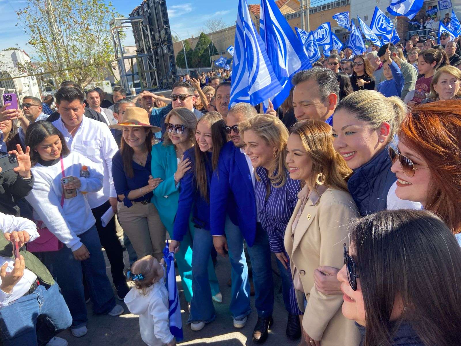 Acude Maru Campos a firma de candidatura de Marco Bonilla | La Opción ...