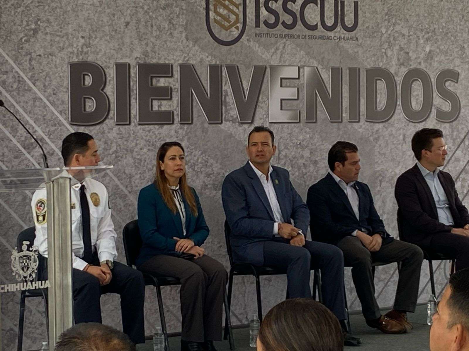 Dan bienvenida a nuevos cadetes de la policía y bomberos | La Opción de ...
