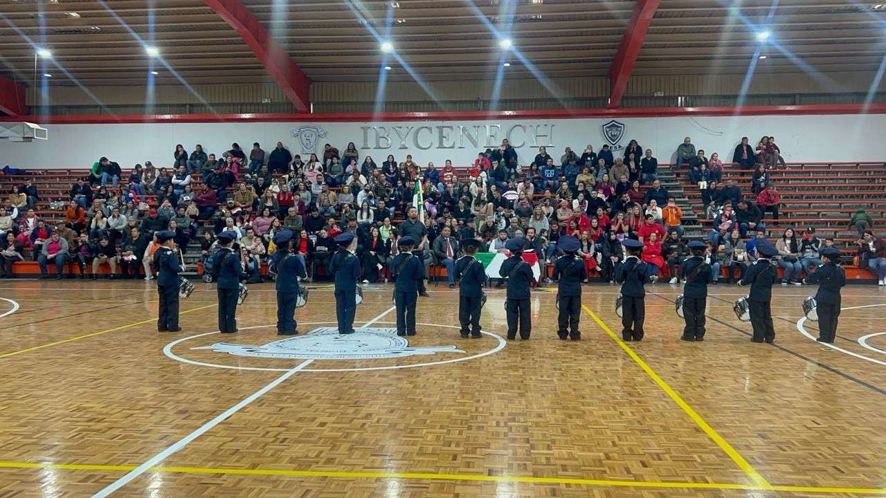 Realizan concurso de escoltas y bandas de guerra | La Opción de Chihuahua