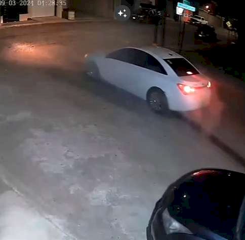 Choca contra auto estacionado y se da a la fuga | La Opción de Chihuahua