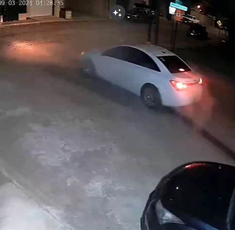 Choca contra auto estacionado y se da a la fuga | La Opción de Chihuahua