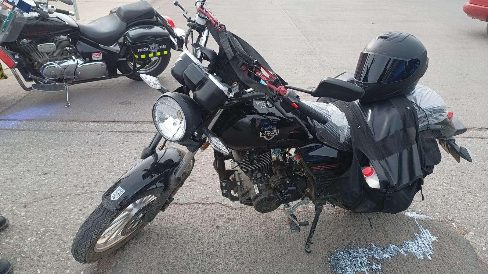 Le corta paso a motociclista
