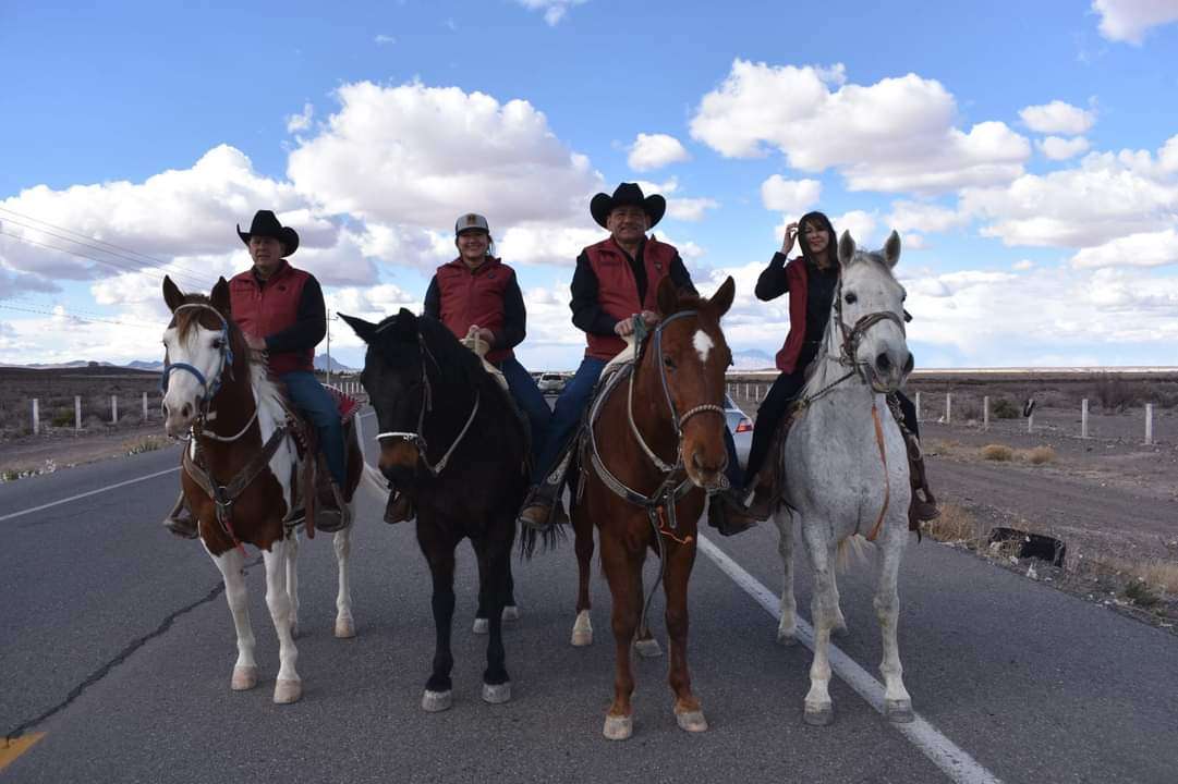 Recibe Puerto Palomas al contingente de Cabalgata Villista | La Opción ...