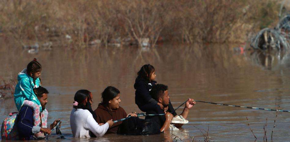 Inició EU descarga de agua para México en el Río Bravo y aumenta el riesgo para migrantes