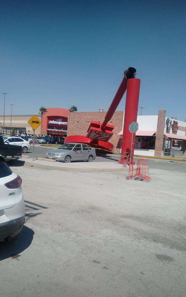 Fuerte viento derriba espectacular de Alsuper