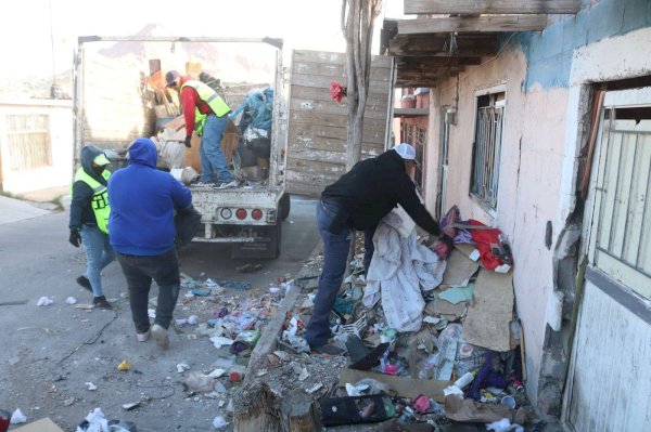Retiran basura acumulada de vivienda en la colonia San Rafael | La ...