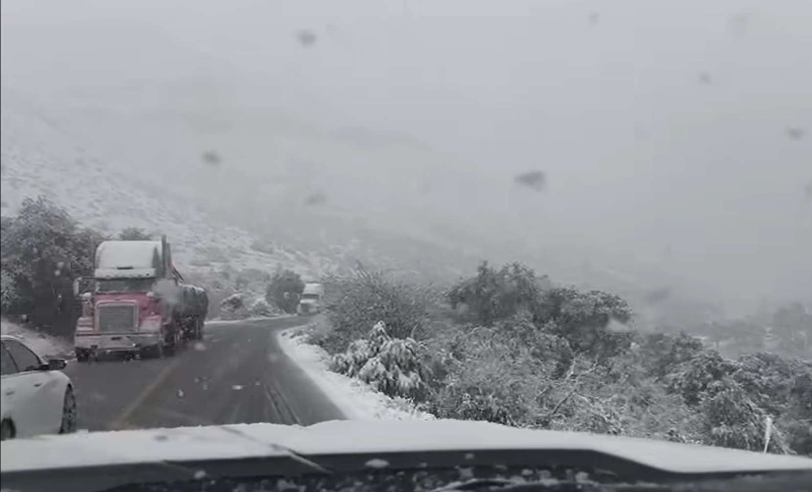 Cierran por nevada tramo carretero de Puerto San Luis a Aguaprieta