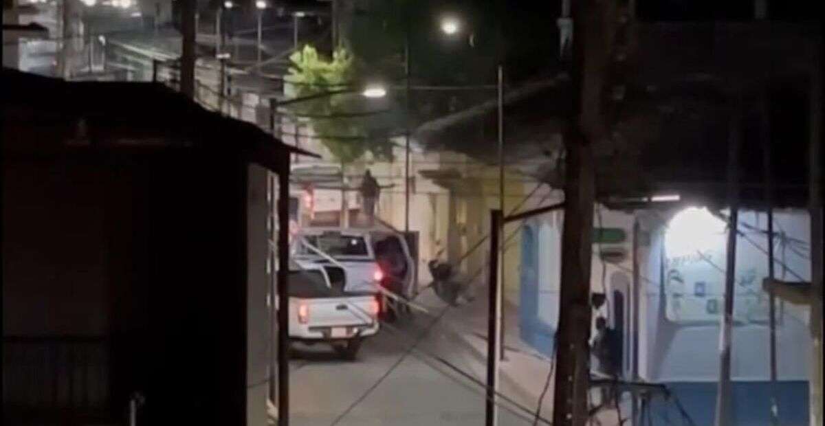 Irrumpe grupo armado en una vivienda y secuestra a dos personas en Chiapas