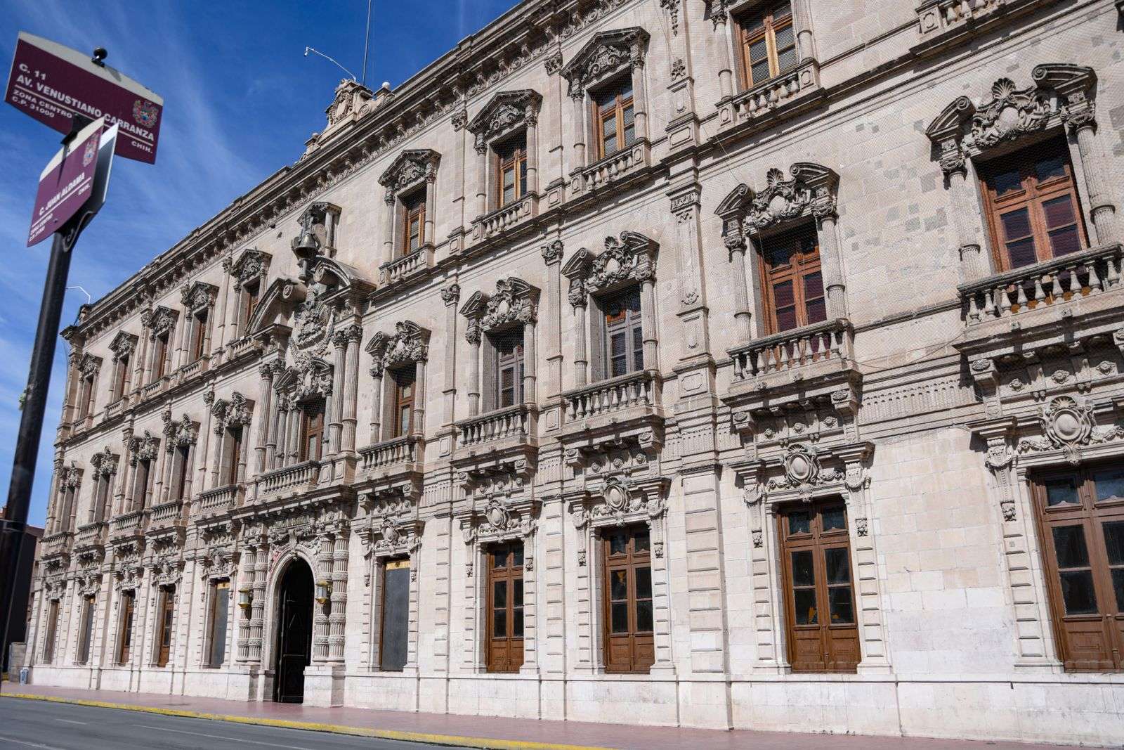 Darán espectáculo de luces en palacio por el Día del Autismo