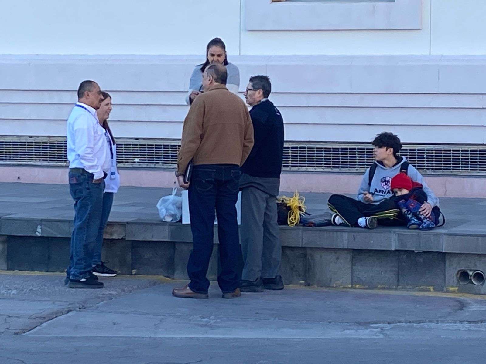 Provoca choque en el centro por pasarse en rojo | La Opción de Chihuahua
