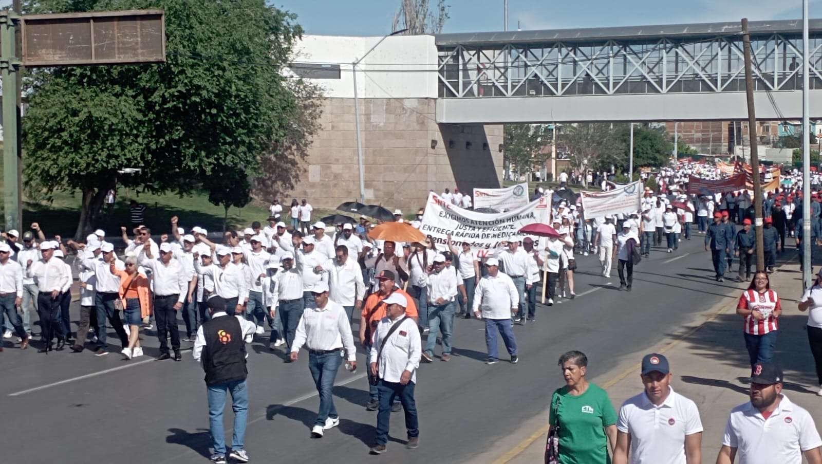 Encabeza el magisterio el desfile del 1o de mayo | La Opción de Chihuahua