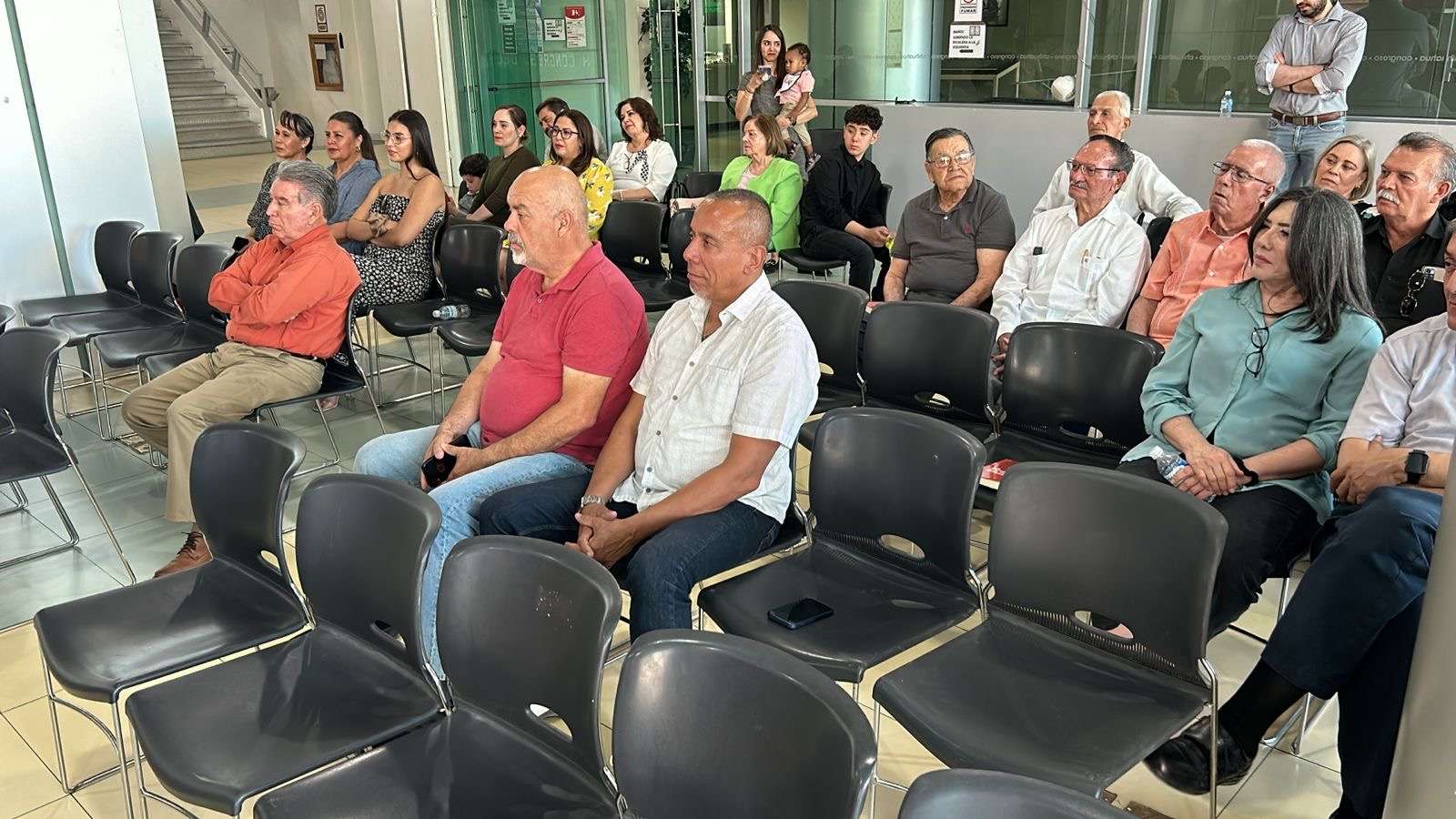 Presenta Benito Abraham Orozco Andrade su libro La democracia que no ...