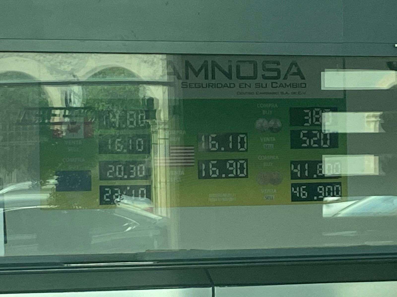 Cotiza dólar a $16.90 en casas de cambio