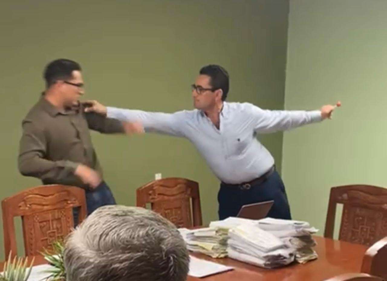 Empujones y golpes entre alcaldes de Guadalupe Distrito Bravos