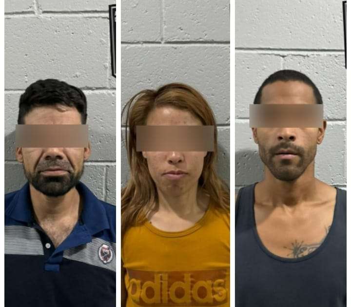 Detienen a tres hombres por cometer robo en tienda de conveniencia | La ...