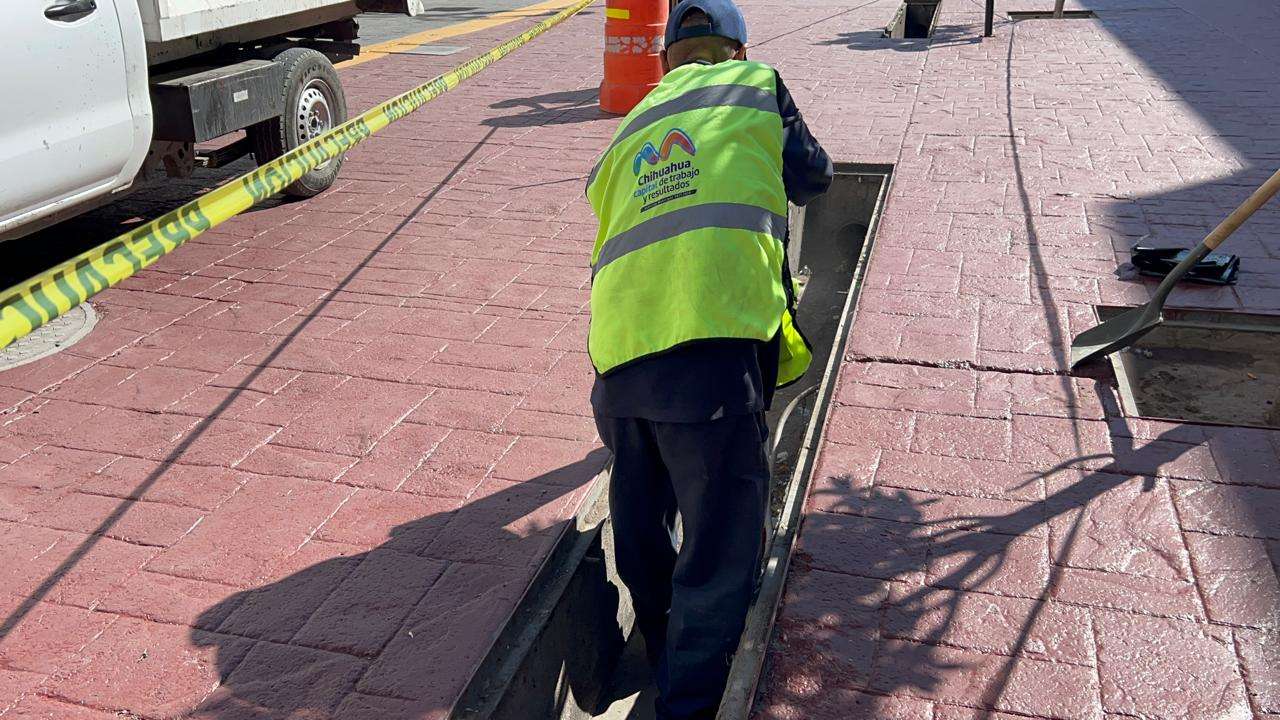 Asean cepos de basura y limpian rejillas del centro de la ciudad | La ...