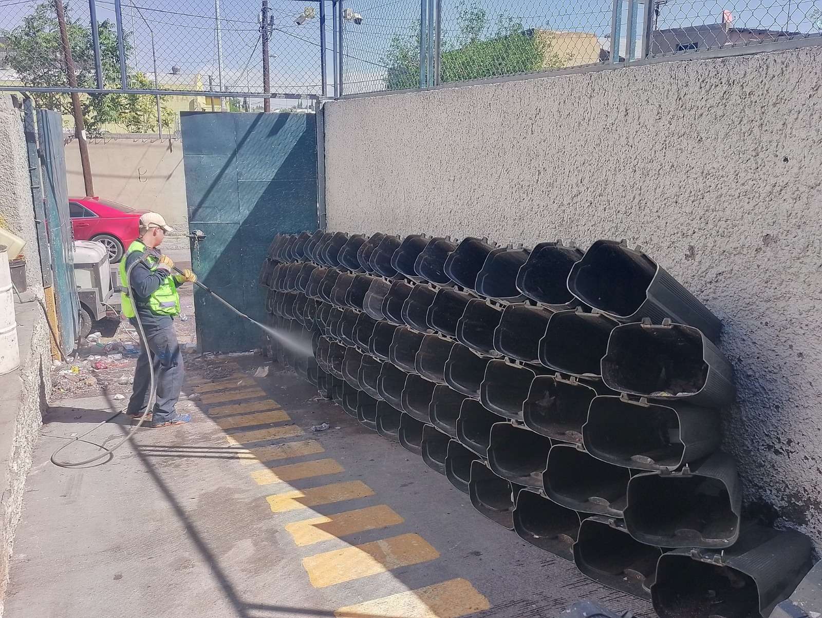 Asean cepos de basura y limpian rejillas del centro de la ciudad | La ...