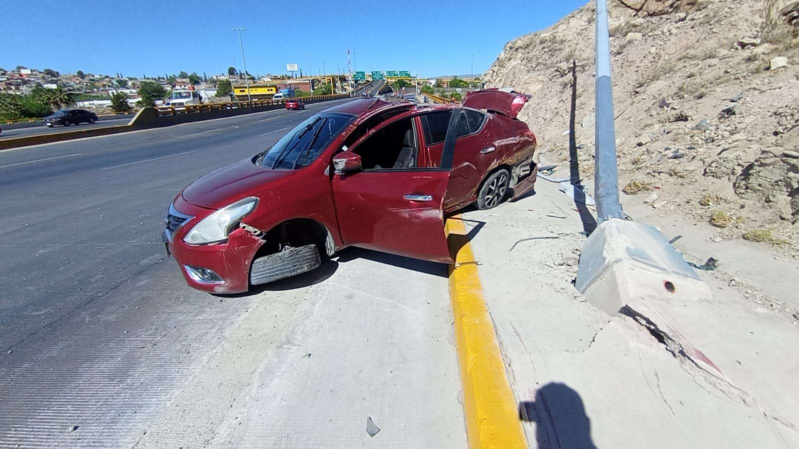 Pierde el control y vuelca en la carretera Aldama | La Opción de Chihuahua