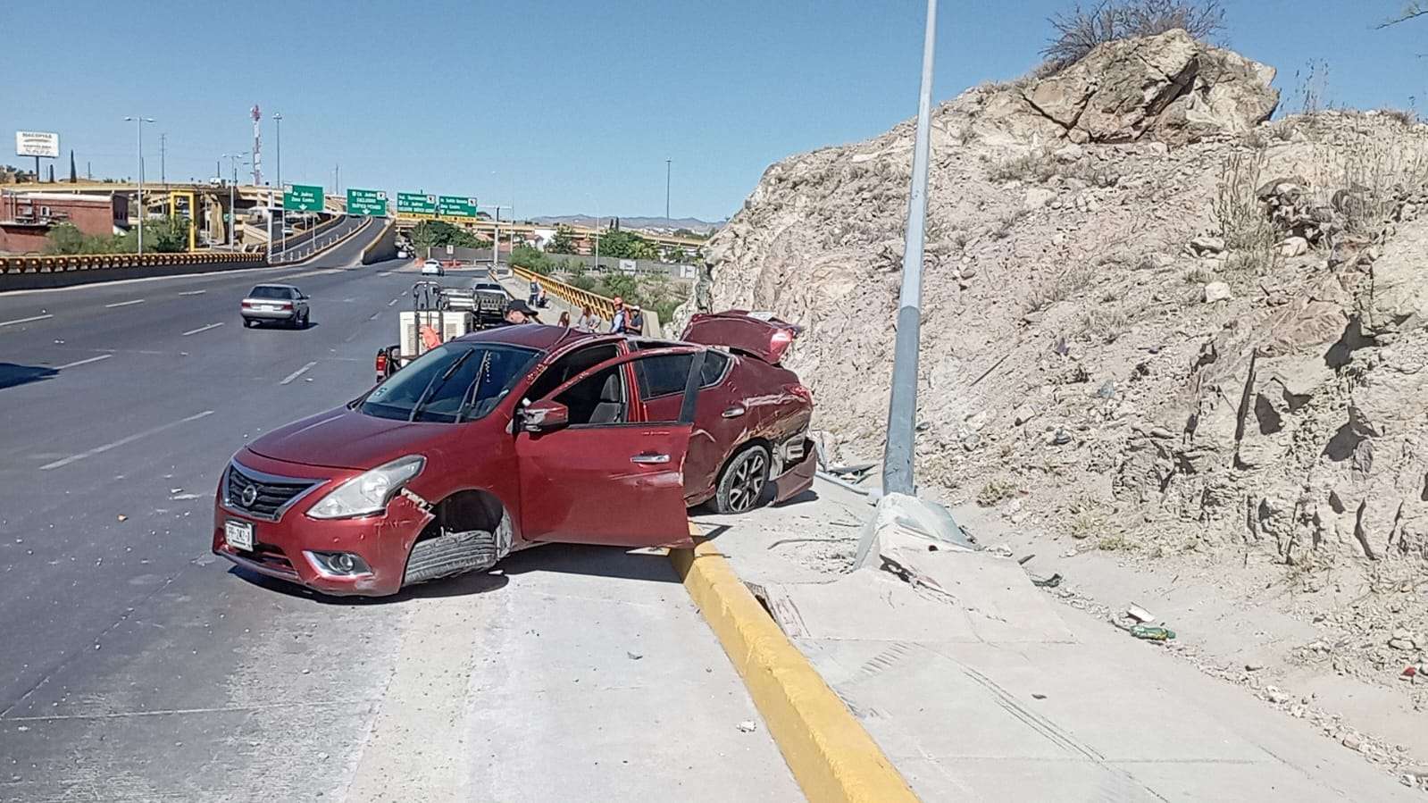 Pierde el control y vuelca en la carretera Aldama | La Opción de Chihuahua