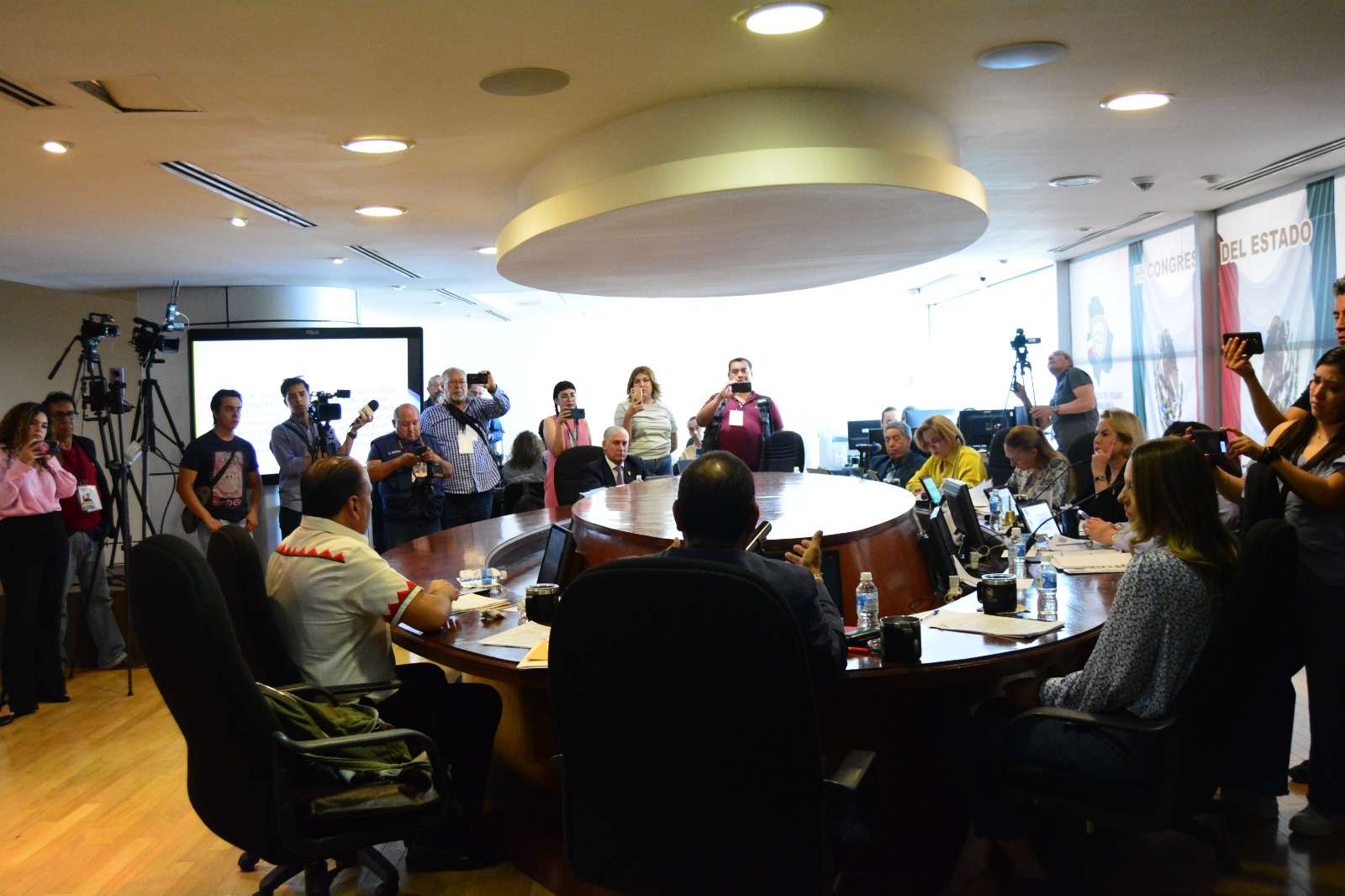 Sanciona OIC a diputados de Morena por asistir a evento partidista