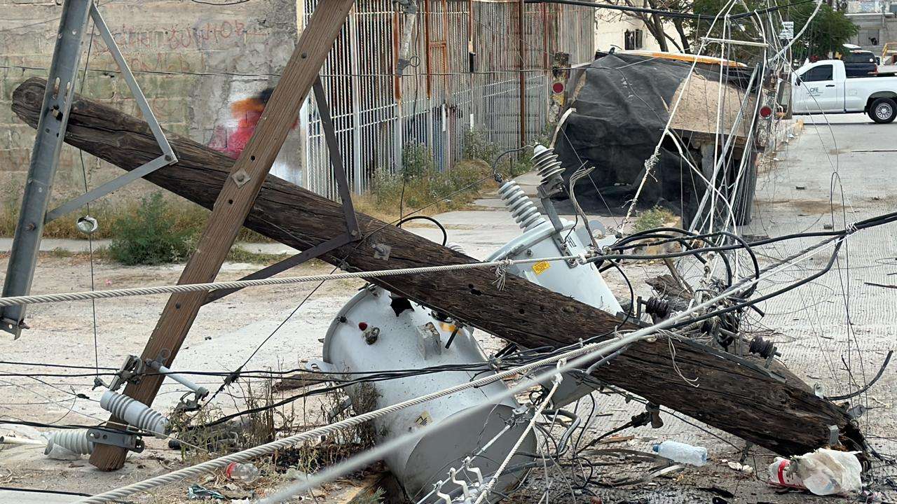 Choque contra poste de CFE deja a colonia Morelos sin luz | La Opción ...