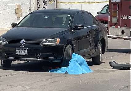 Muere motociclista al chocar con auto en Delicias