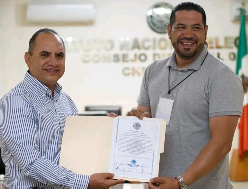 Recibe Noel Chávez constancia de mayoría