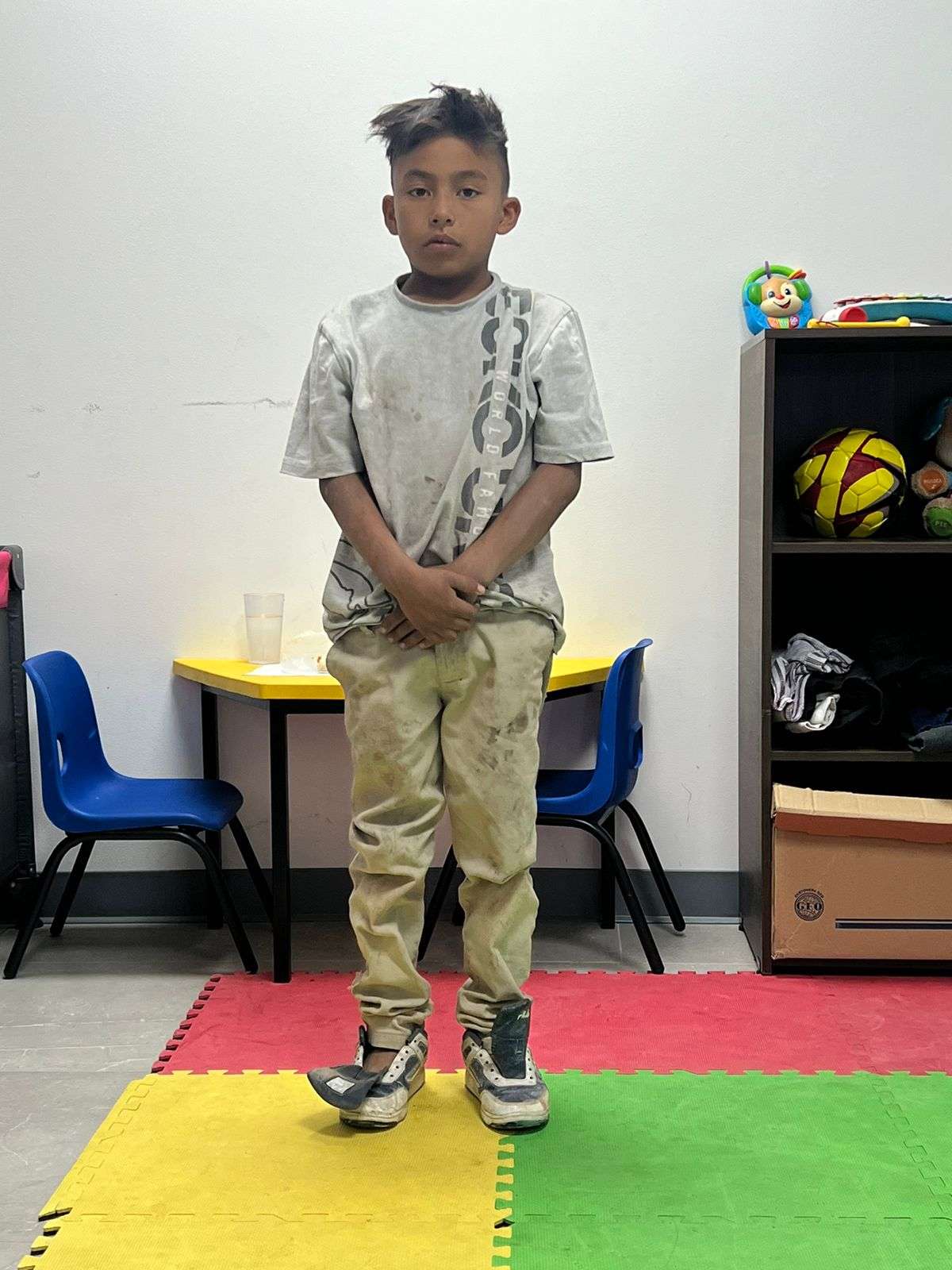 Solicitan apoyo para localizar a familia de niño extraviado