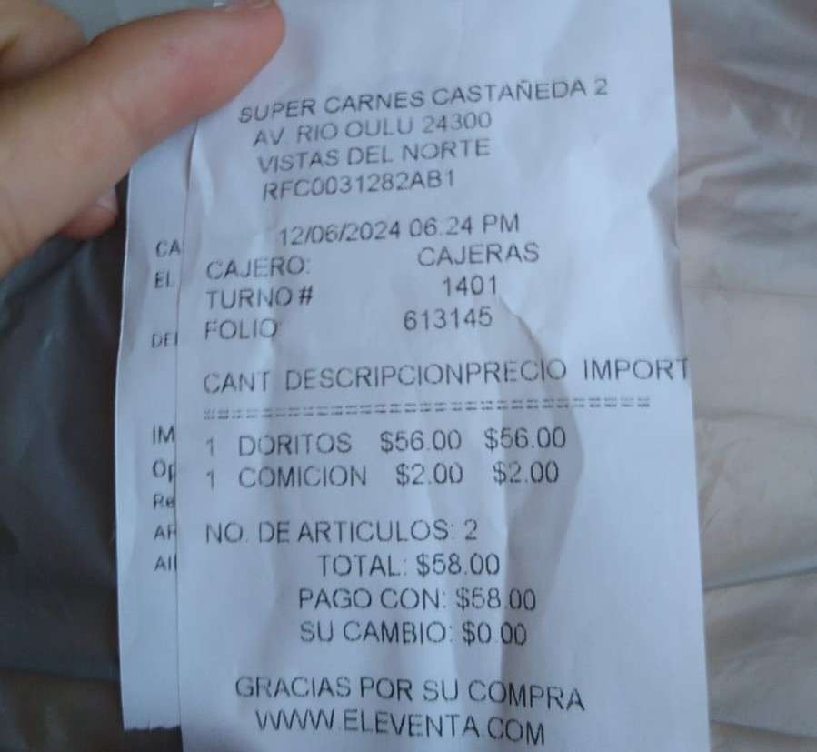 Denuncian cobro de comisión por pago con tarjeta en tiendita