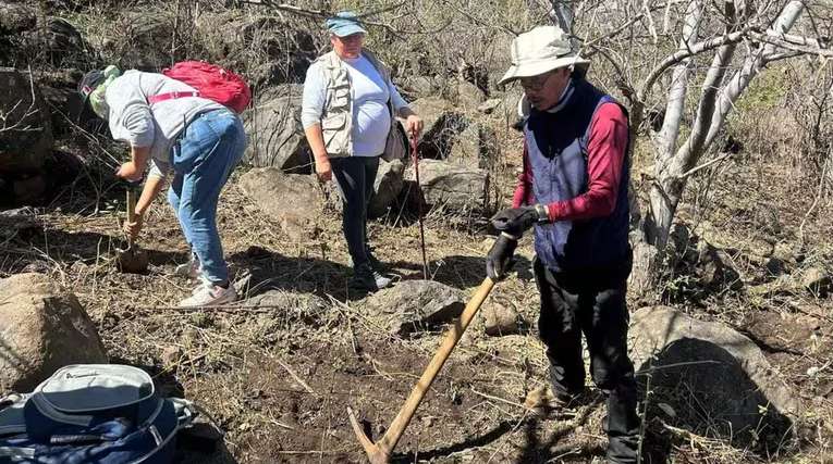 Hallan 17 cuerpos en fosa clandestina de Michoacán