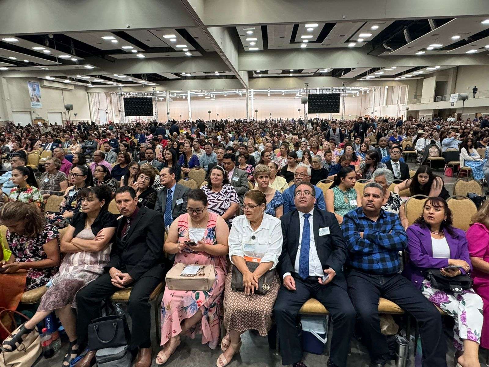 Se reúnen en el CC 5 mil Testigos de Jehová en asamblea regional | La