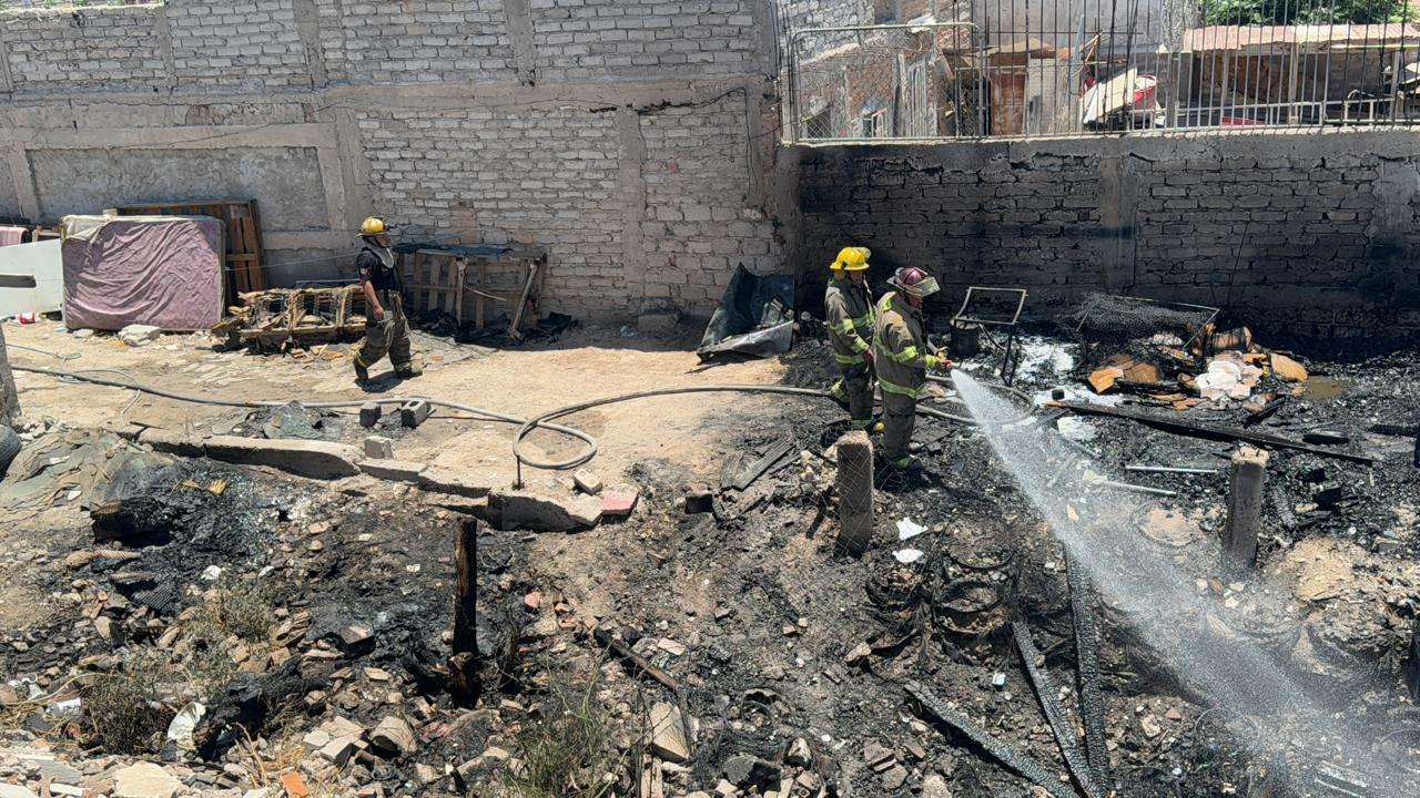 Provoca incendio en casa de madera y cartón | La Opción de Chihuahua