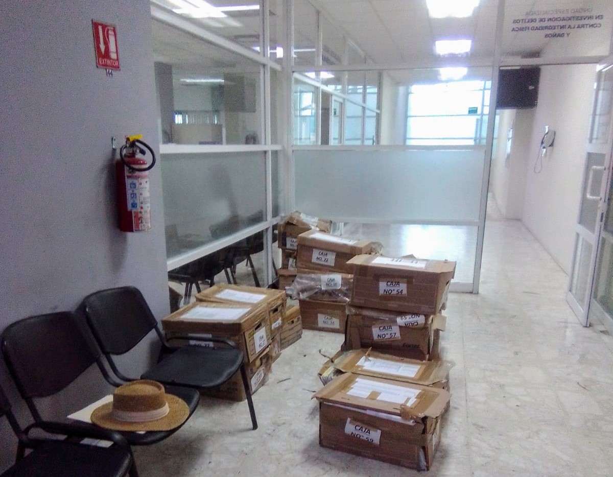 Apilan montones de archivos en Fiscalía zona centro