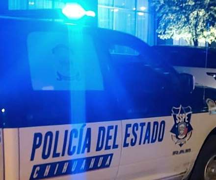 Amagan con pistola a pareja de amigos para robarles camioneta