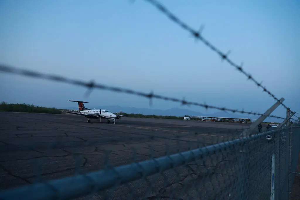 Un viaje engañoso, una traición y el aterrizaje que puso a dos capos en manos de las autoridades de EUA
