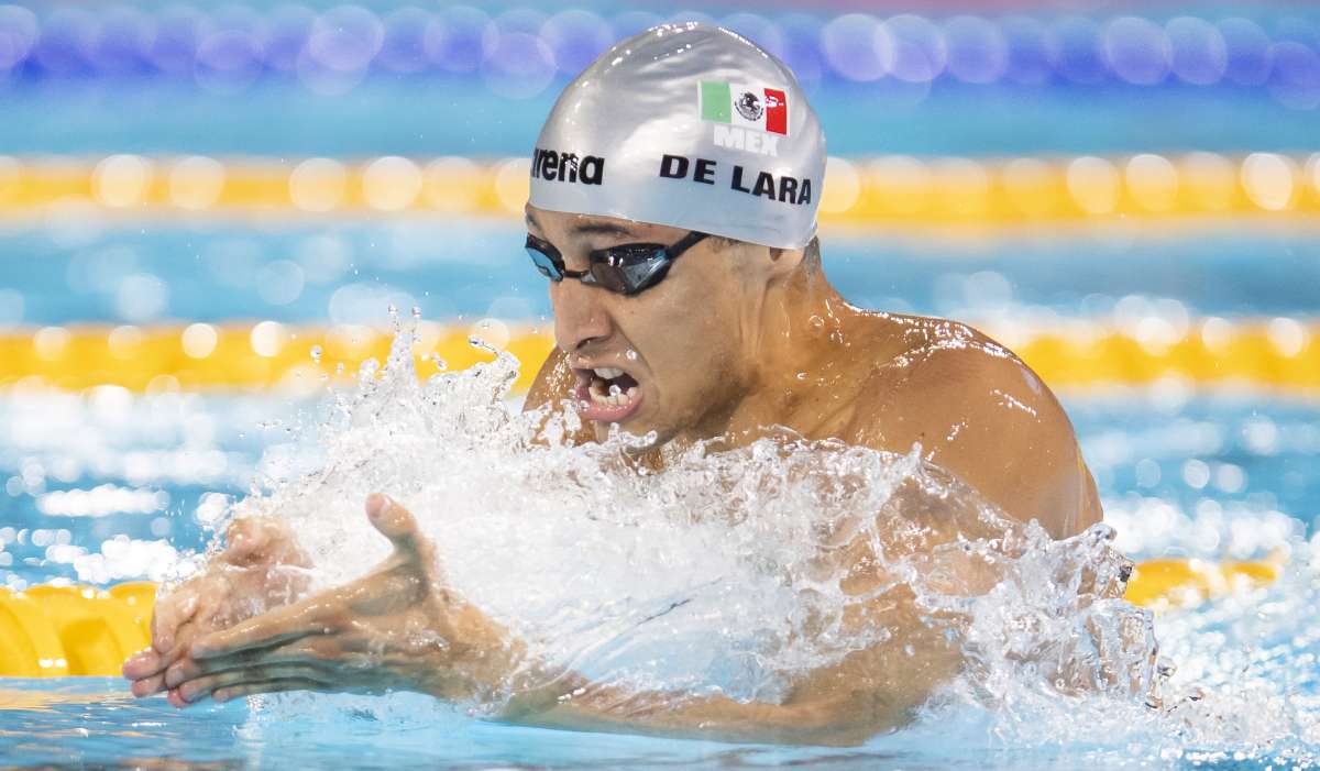 Nadador Miguel de Lara, descalificado en 100m pecho