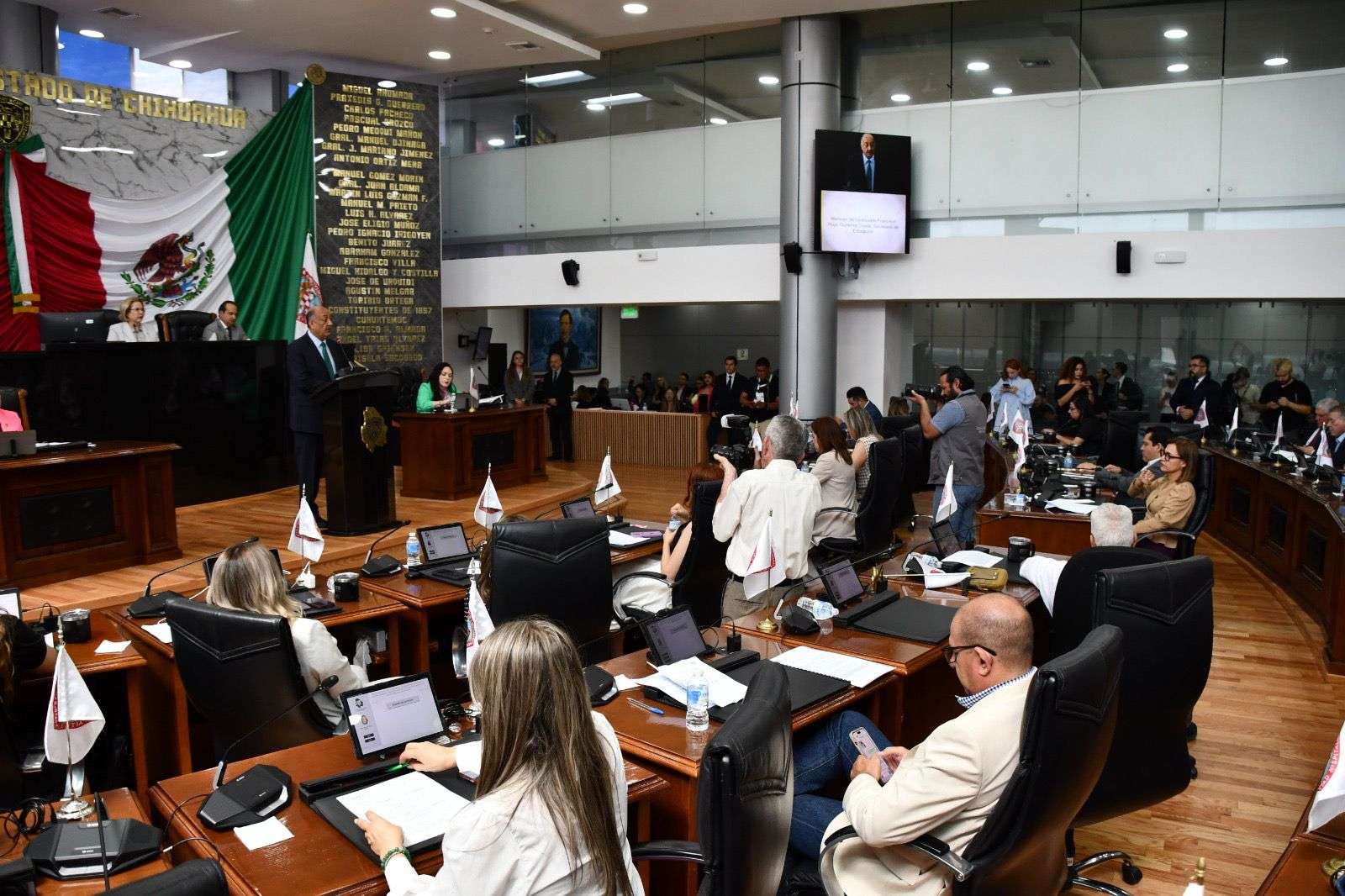 Agravan penas por amenazas cuando son hechas por servidores públicos