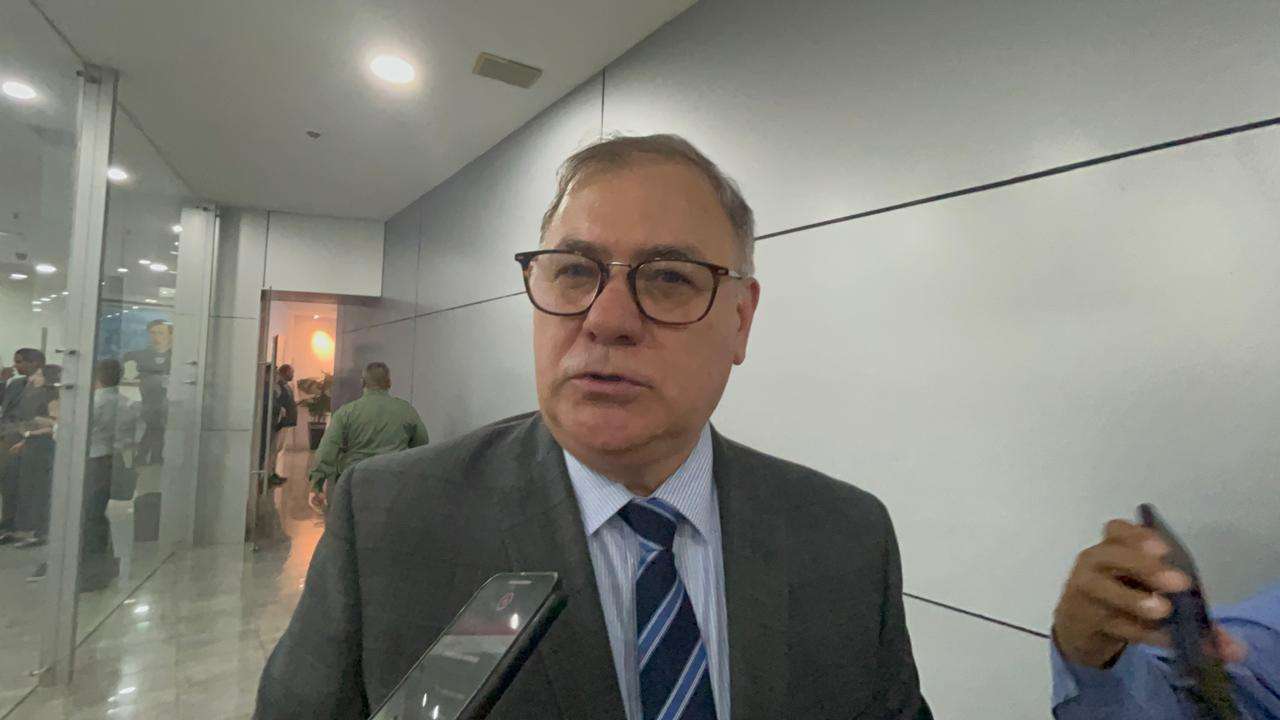 Va Roberto Fierro por expedientes importantes; también los de esta administración