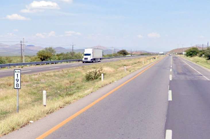 Atracan a turista en la carretera a Delicias y le quitan su carro