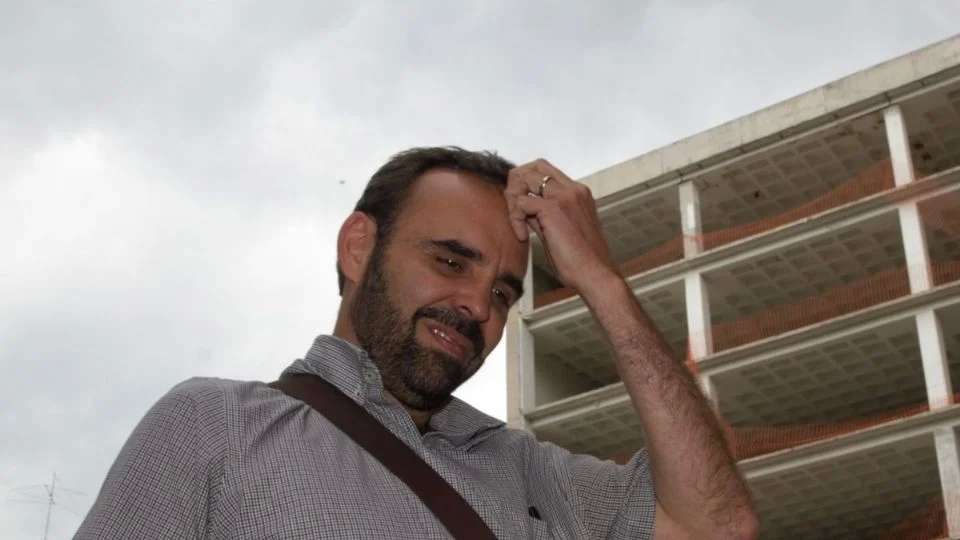Rescátame como a Corral: Arne aus den Ruthen pide auxilio a Ulises Lara