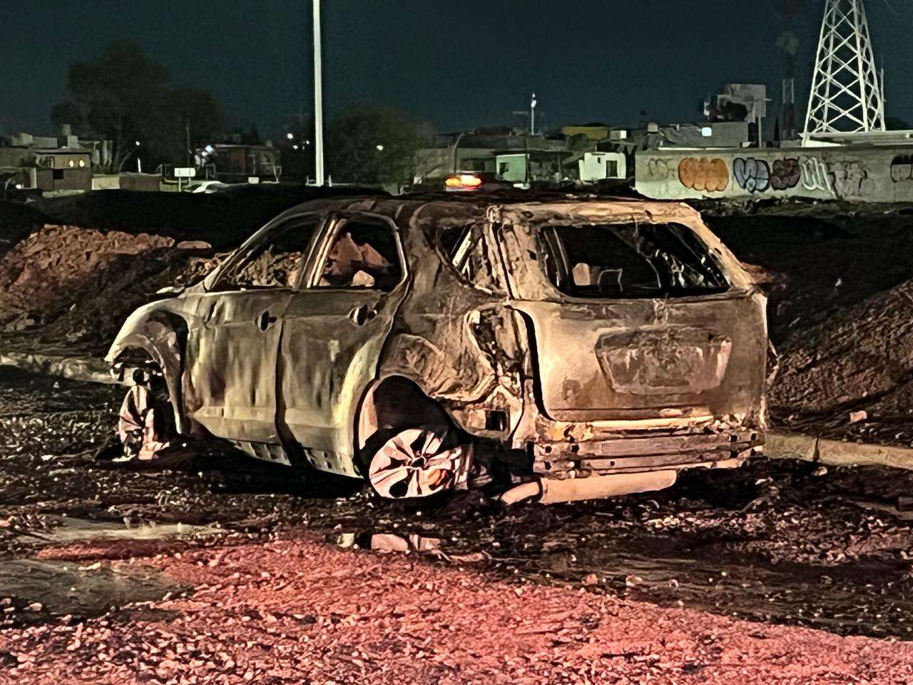 Camioneta se incendia en la Villarreal Torres | La Opción de Chihuahua