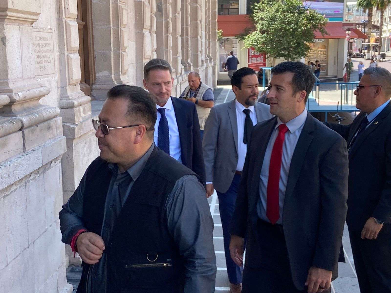 Arriba Maru a Palacio para reunión con el embajador Ken Salazar | La ...