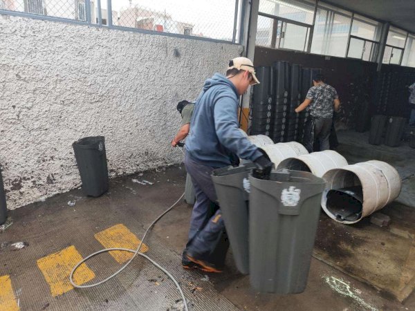 Retiran contenedores de basura del Centro para limpieza | La Opción de ...