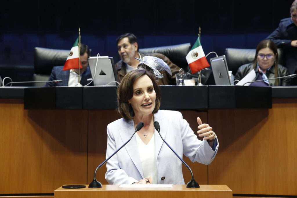 Defienda a las personas como defiende a una jirafa: Lilly Téllez a Andrea Chávez