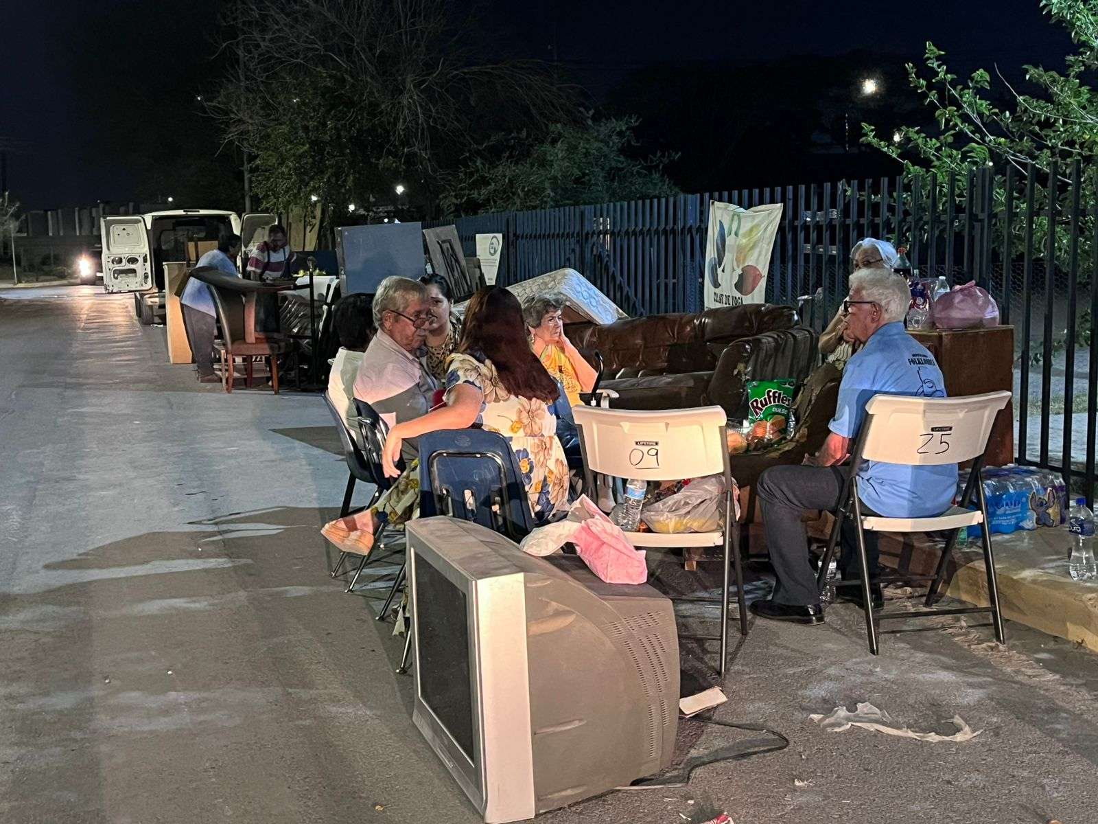 Desalojan a abuelos y maestros jubilados de plantel que tenían en comodato