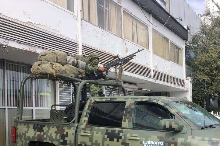 Aseguran arsenal en la carretera a Aldama