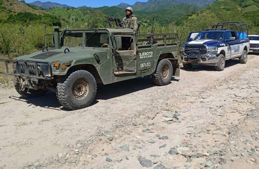 Ejecutan a 5 a bordo de troca de la CFE en Gpe. y Calvo