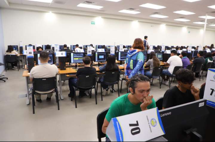 Aplican más de 7 mil personas para estudiar en la Uacj