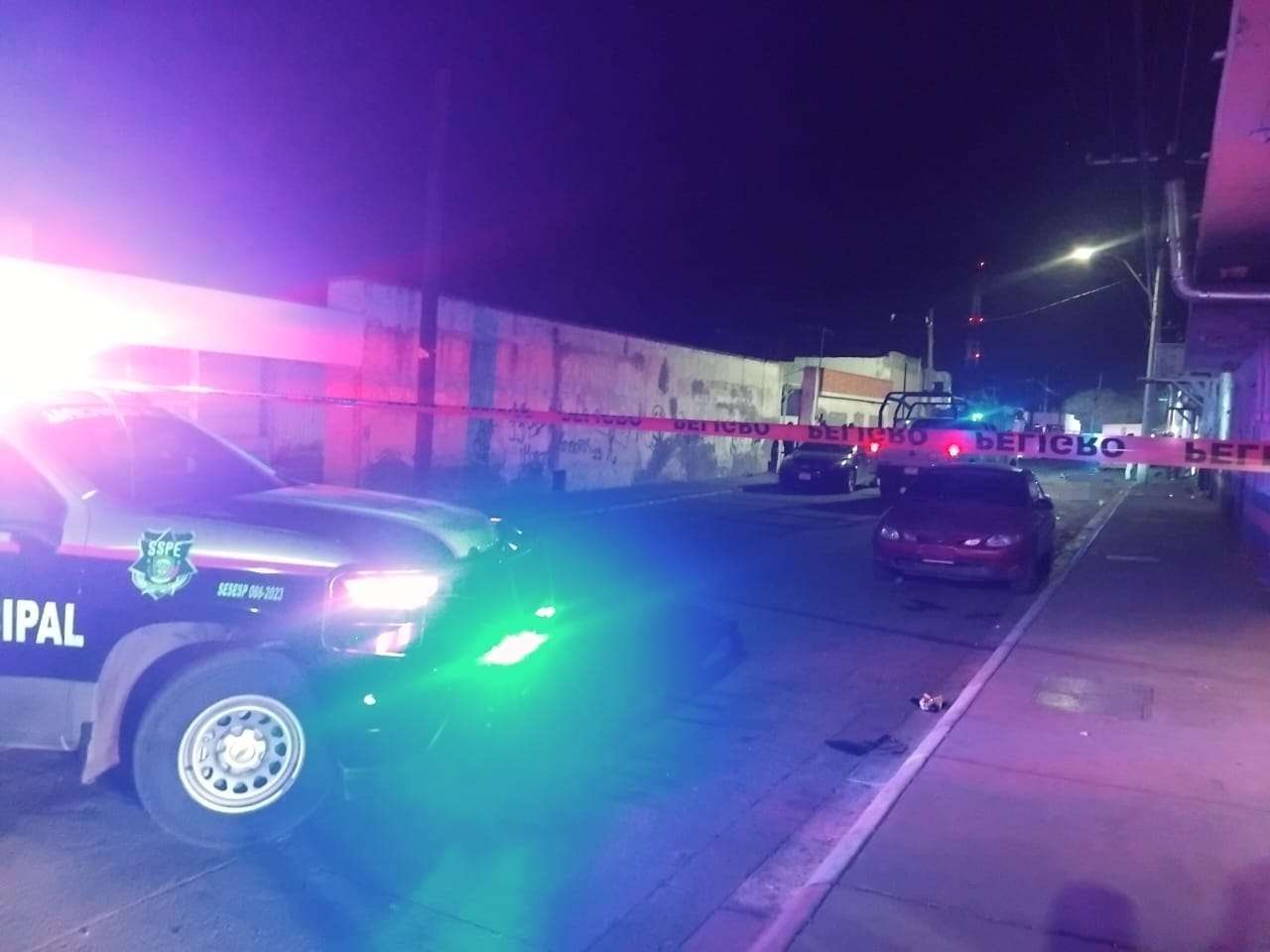Ejecutan a 2 afuera de un bar Cuauhtémoc