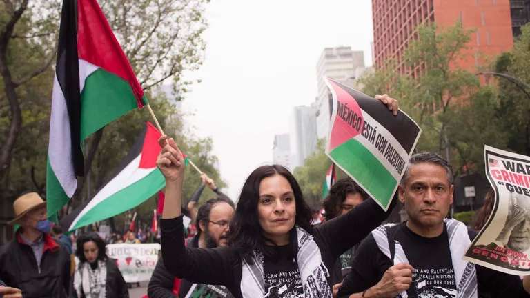 Manifestantes piden a Sheinbaum romper relaciones con Israel 